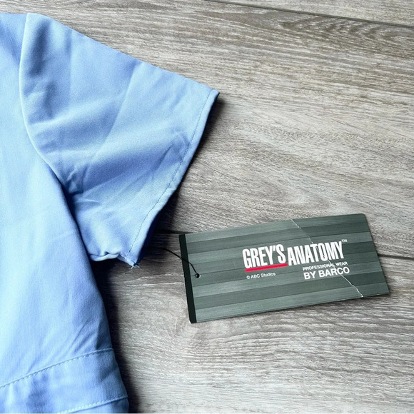 NWT Grey's Anatomy by Barco Riley 3-Pocket Modern Fit Mock Wrap Scrub  Top - Picture 4 of 8